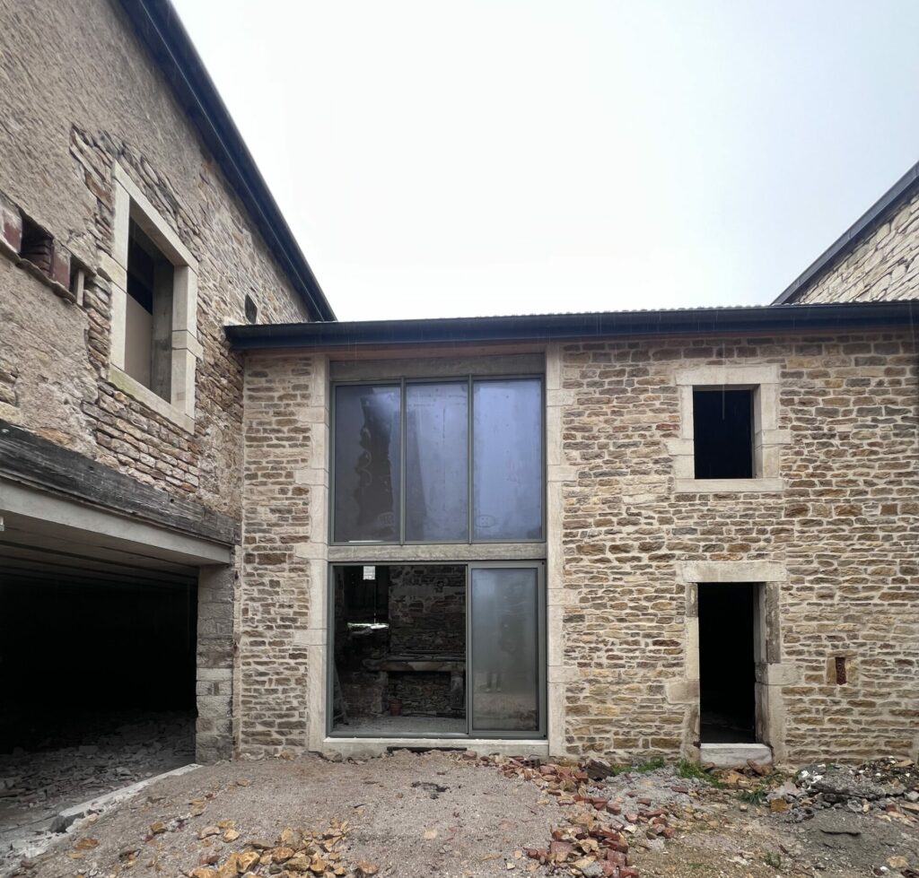 Cour en Rénovation - Villa Santenay Cour en rénovation - Villa Santenay
